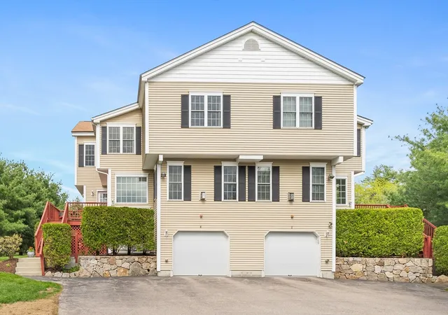 Homes for sale in Hopkinton, MA | 4 Paul Revere Path #4, Hopkinton, MA 01748 | MLS# 73524311