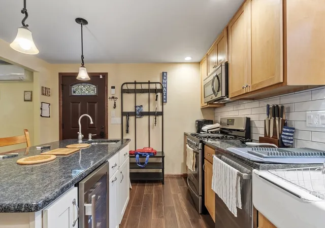 Photo 4 of Sale Pending at 378 Pelham Rd, Dracut, MA 01826 | MLS# 73556759 | Listing updated on 2026-09-02