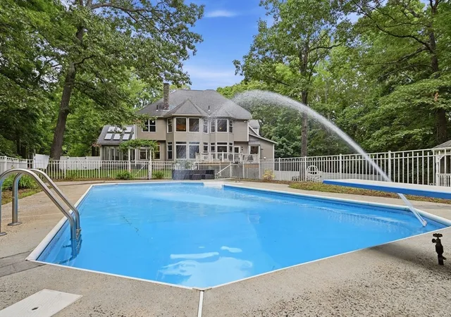 Homes for sale in Wilbraham, MA | 4 Iroquois Ln, Wilbraham, MA 01095 | MLS# 73548584