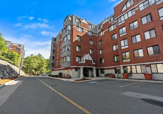 Homes for sale in Stoneham, MA | 100 Ledgewood Dr #319, Stoneham, MA 02180 | MLS# 73532875