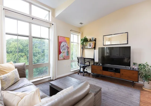 3rd image of 5 Repton Cir, Watertown, MA 02472