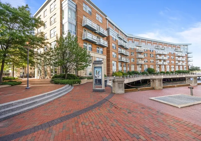 Homes for sale in Boston, MA | 4 Battery Wharf, Boston, MA 02109 | Houzeo