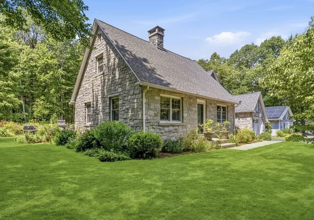 2nd image of 33 Rattle Hill Rd, Southampton, MA 01073 | MLS# 73550007