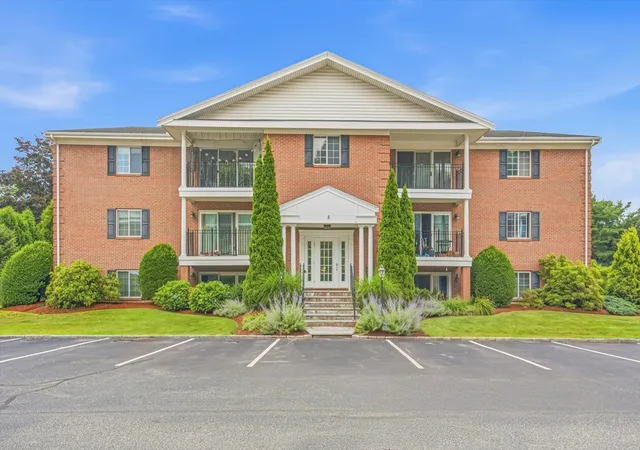 1st image of 5 April Ln #33, Lexington, MA 02421 | MLS# 73554187