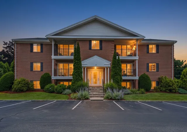 2nd image of 5 April Ln, Lexington, MA 02421