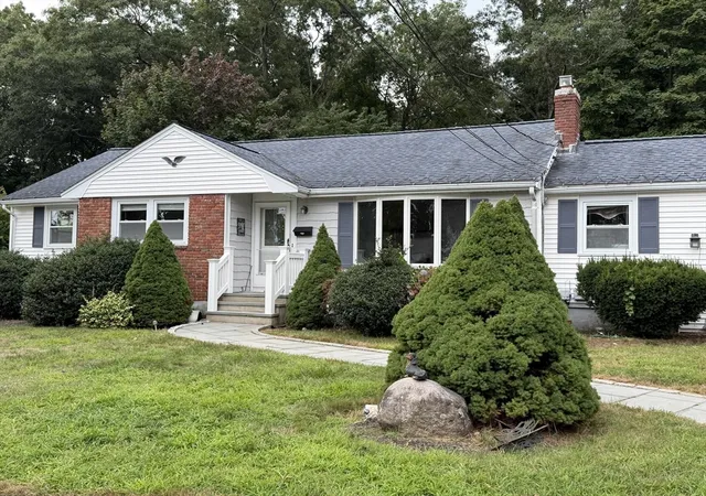 Photo 2 of Single family home for sale at 31 Winter St, Braintree, MA 02184 | MLS# 73566538 | Listing updated on 2026-09-16