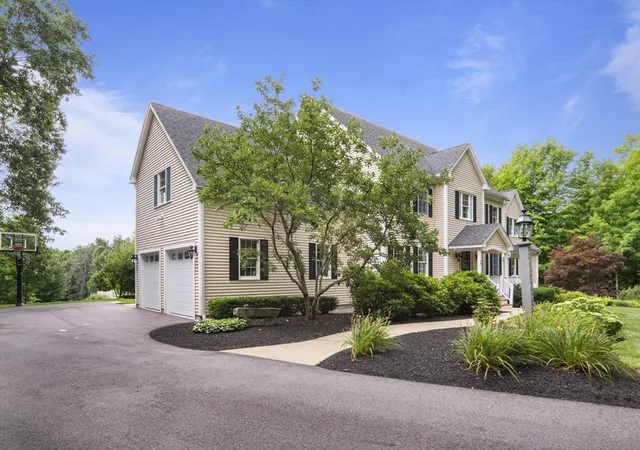 3rd image of 139 Highland St, Townsend, MA 01469 | MLS# 73561309