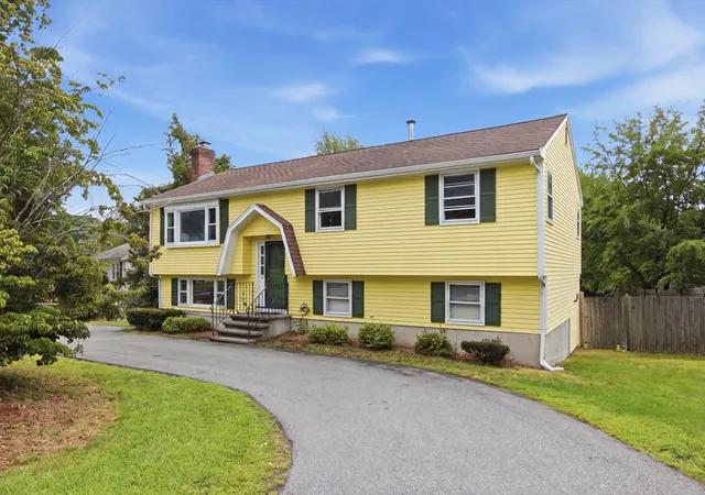 2nd image of 55 Peach Orchard Rd, Burlington, MA 01803 | MLS# 73567709