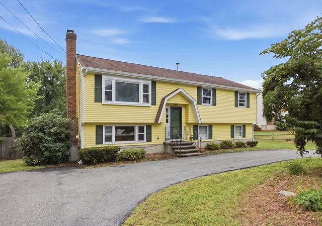 3rd image of 55 Peach Orchard Rd, Burlington, MA 01803 | MLS# 73567709