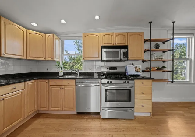 Listing Photo 5 - Condo for sale in building located at 86 Mount Vernon St, Somerville, MA 02145 - Unit #2