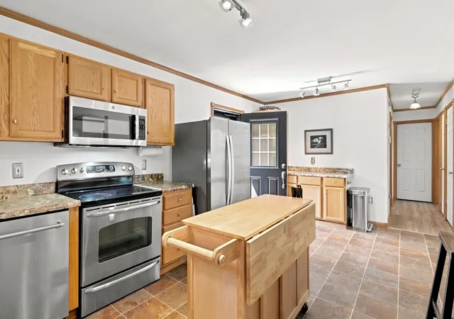 Homes for sale in Amherst, MA | 274 Strong St, Amherst, MA 01002 | MLS# 73538640