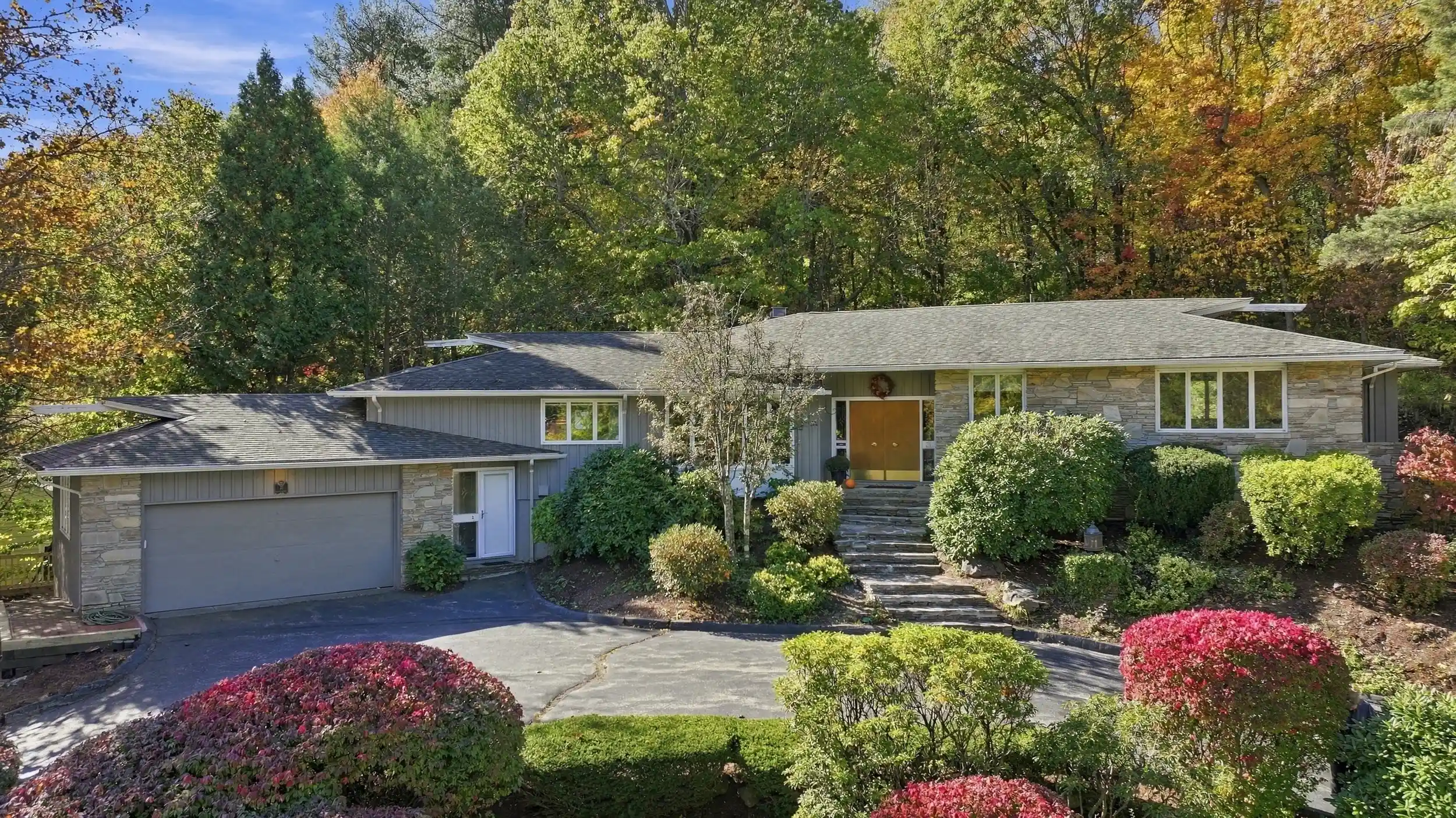 Photo 1 of Single family home for sale at 31 Hancock Hl Dr, Worcester, MA 01609 | MLS# 73594789 | Listing updated on 2026-10-28