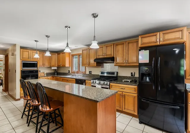 2nd image of 229 Tispaquin St, Middleboro, MA 02346 | MLS# 73555359