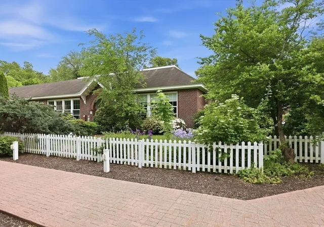 Homes for sale in Longmeadow, MA | 165 Converse Street, Longmeadow, MA 01106 | Houzeo