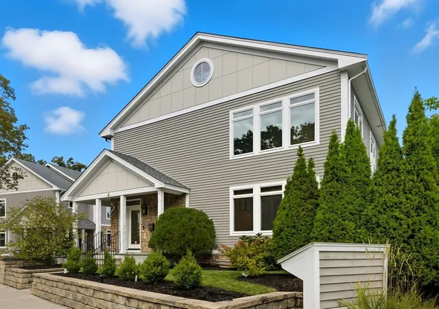 Photo 1 of Sale Pending at 5 Carthay Cir #5, Newton Highlands, MA 02461 | MLS# 73437369 | Listing updated on 2025-10-19
