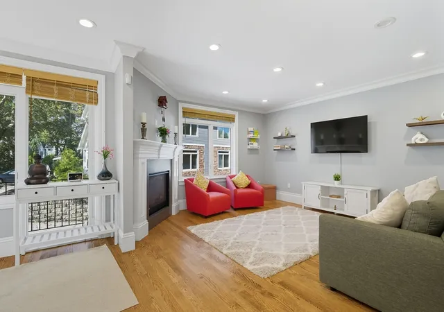 Photo 3 of Sale Pending at 5 Carthay Cir #5, Newton Highlands, MA 02461 | MLS# 73437369 | Listing updated on 2025-10-19