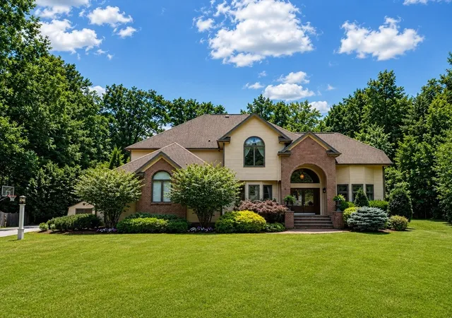 1st image of 6 Windsor Pl, Mansfield, MA 02048 | MLS# 73553853