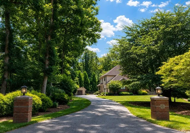 2nd image of 6 Windsor Pl, Mansfield, MA 02048 | MLS# 73553853
