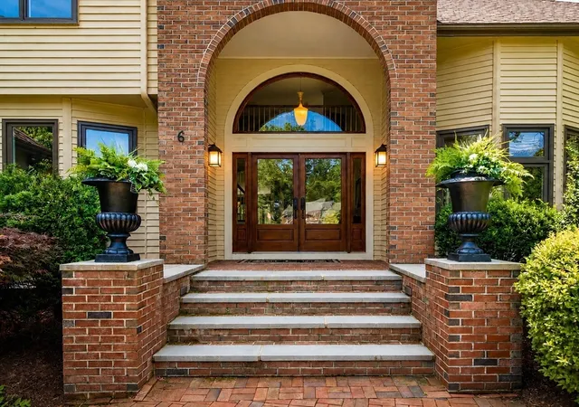 3rd image of 6 Windsor Pl, Mansfield, MA 02048 | MLS# 73553853