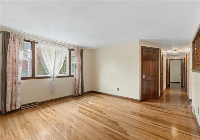 4th image of 17 Brewster Dr, Bridgewater, MA 02324 | MLS# 73558162