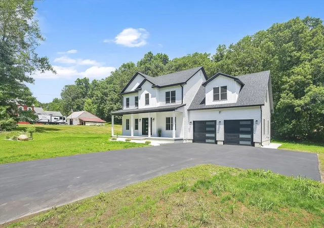 1st image of 139 Middle Rd, Southampton, MA 01073 | MLS# 73541872