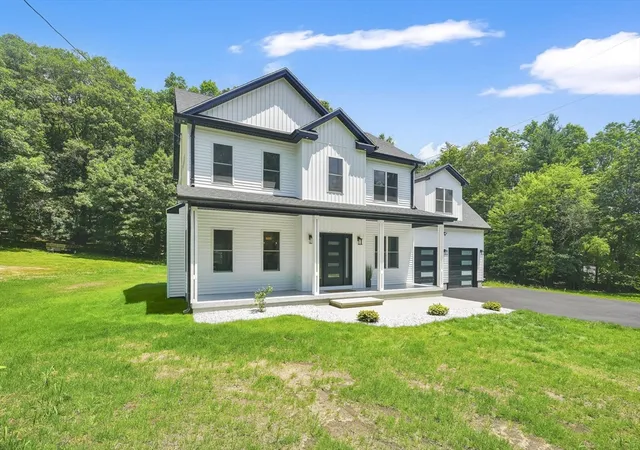 2nd image of 139 Middle Rd, Southampton, MA 01073 | MLS# 73541872
