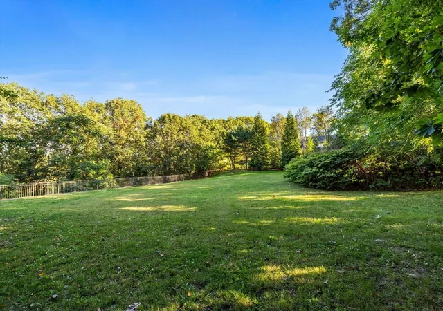 2nd image of 33 Boulder Rd, Wellesley, MA 02481 | MLS# 73557831