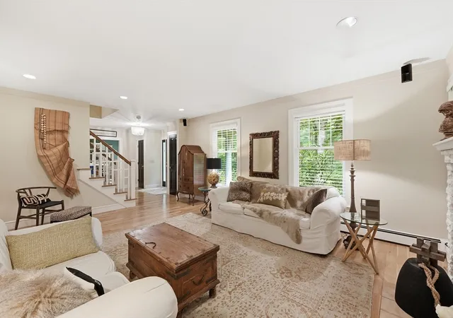 4th image of 18 Village Green Ln, Holden, MA 01520 | MLS# 73555307