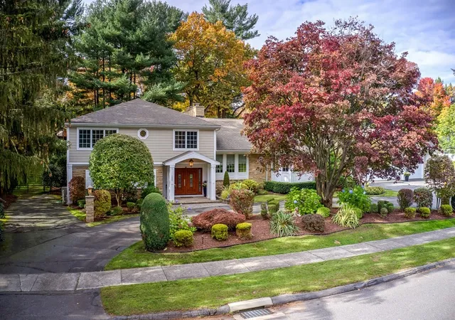 Homes for sale in Longmeadow, MA | 186 Tanglewood Dr, Longmeadow, MA 01106 | MLS# 73516518