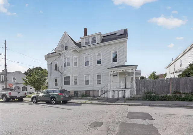 Homes for sale in New Bedford, MA | 304 Summer St, New Bedford, MA 02740 | MLS# 73546641