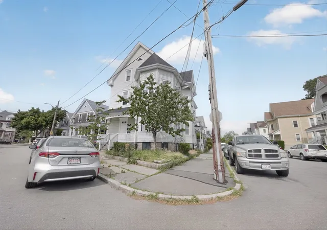 Homes for sale in New Bedford, MA | 304 Summer St, New Bedford, MA 02740 | MLS# 73546641