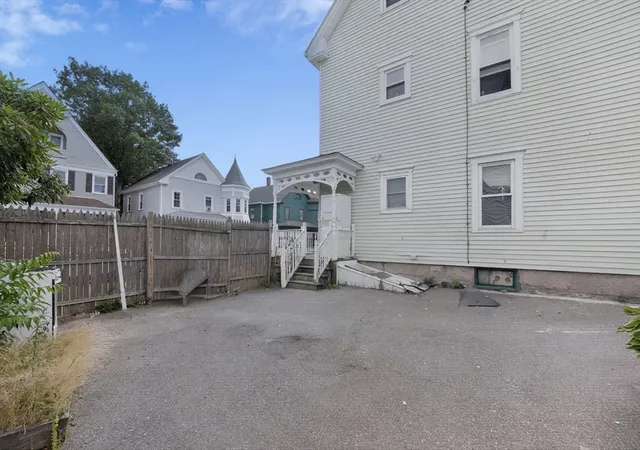 Homes for sale in New Bedford, MA | 304 Summer St, New Bedford, MA 02740 | MLS# 73546641