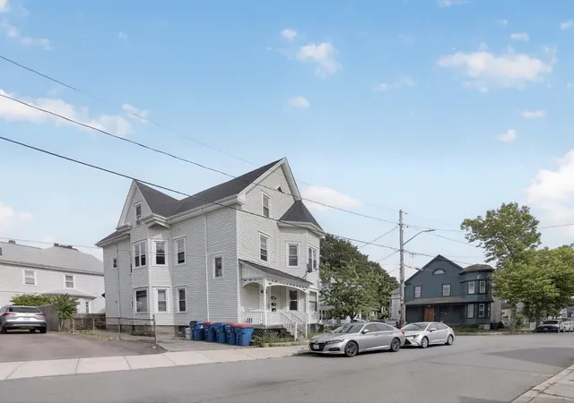 Homes for sale in New Bedford, MA | 304 Summer St, New Bedford, MA 02740 | MLS# 73546641