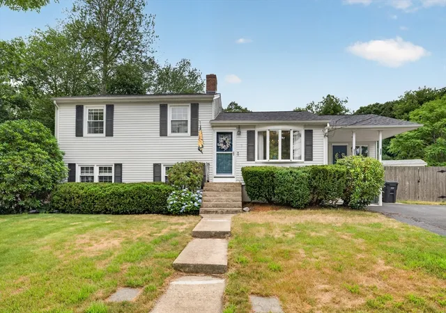 Homes for sale in Coventry, RI | 7 Englewood Rd, Coventry, RI 02816 | MLS# 73542889