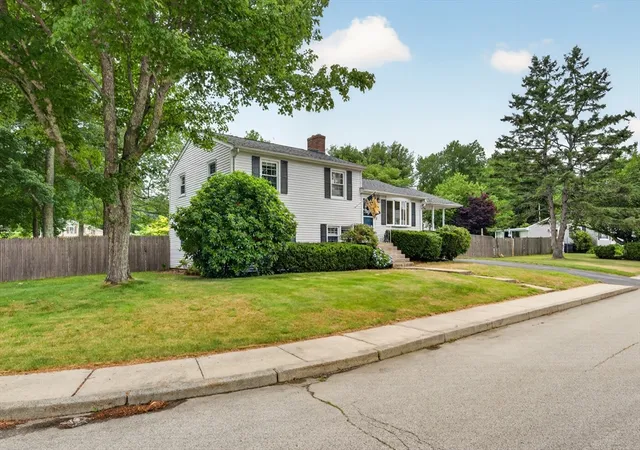 Homes for sale in Coventry, RI | 7 Englewood Rd, Coventry, RI 02816 | MLS# 73542889
