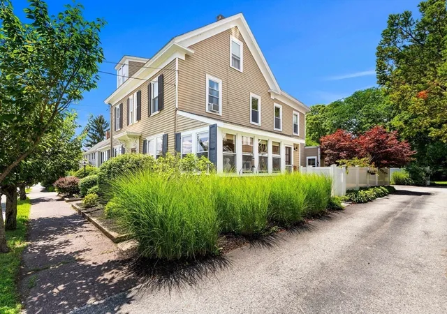2nd image of 168 State St, Newburyport, MA 01950