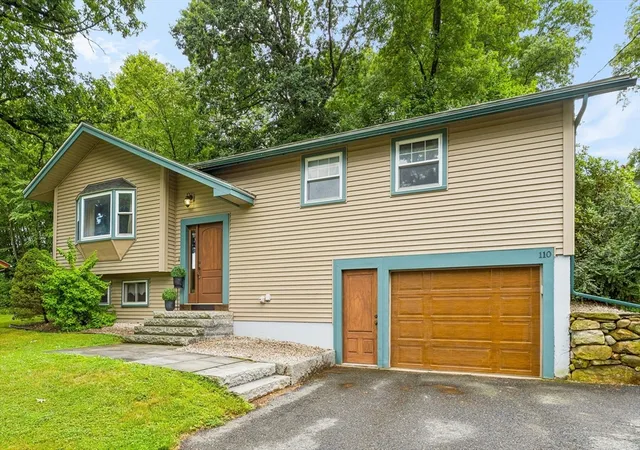 2nd image of 110 Fort Meadow Dr, Hudson, MA 01749 | MLS# 73561705