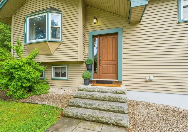4th image of 110 Fort Meadow Dr, Hudson, MA 01749 | MLS# 73561705