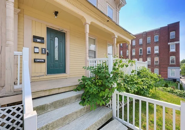 3rd image of 230 Pleasant St, Worcester, MA 01609 | MLS# 73550467