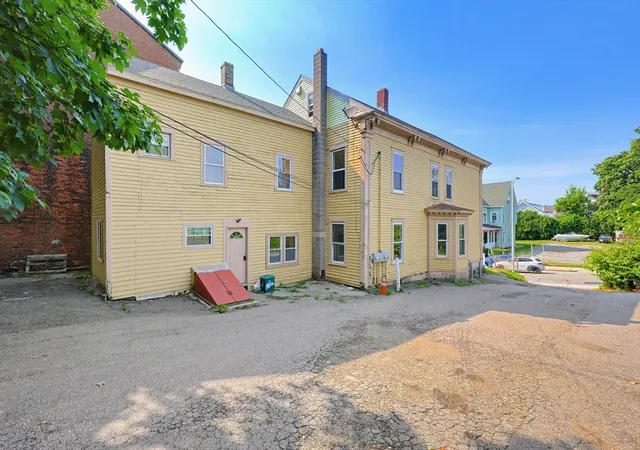 41st image of 230 Pleasant St, Worcester, MA 01609 | MLS# 73550467