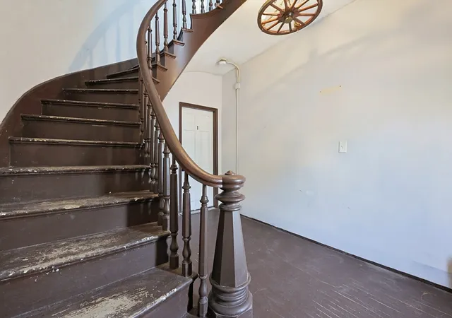 4th image of 230 Pleasant St, Worcester, MA 01609 | MLS# 73550467