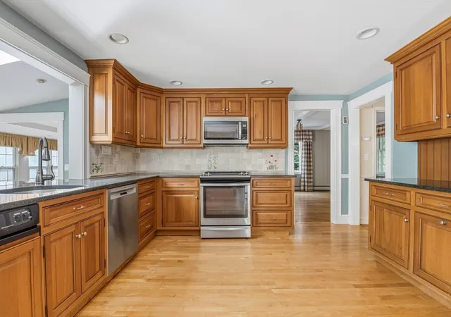 5th image of 21 Goulding St E, Sherborn, MA 01770 | MLS# 73547147
