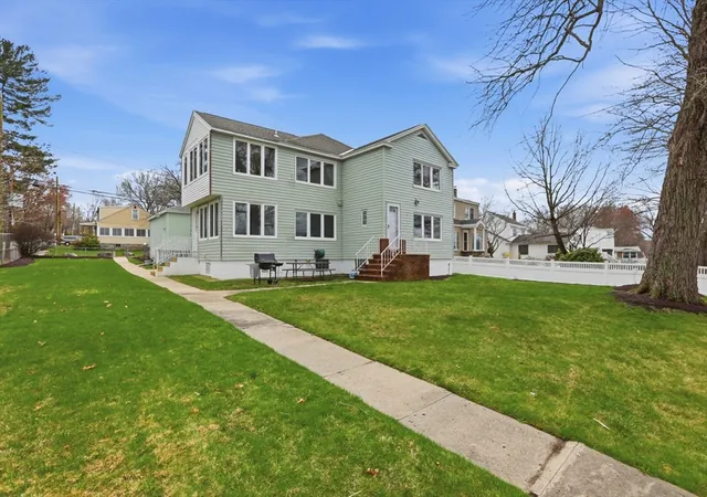 3rd image of 40 Lakeshore Dr, Dracut, MA 01826 | MLS# 73504341