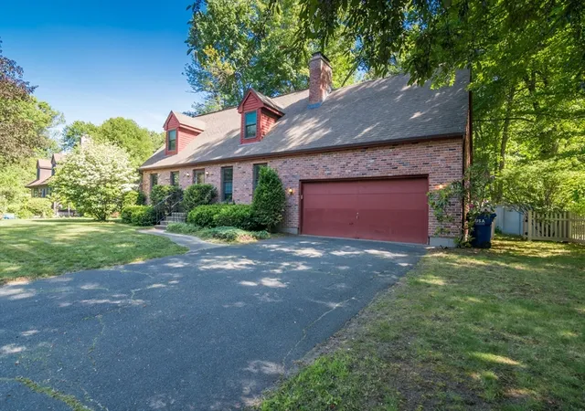 Homes for sale in Easthampton, MA | 13 Carillon Cir, Easthampton, MA 01027 | MLS# 73531551