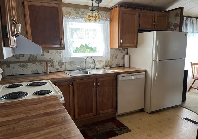 5th image of 8 Jefferson Way, Carver, MA 02330 | MLS# 73551921