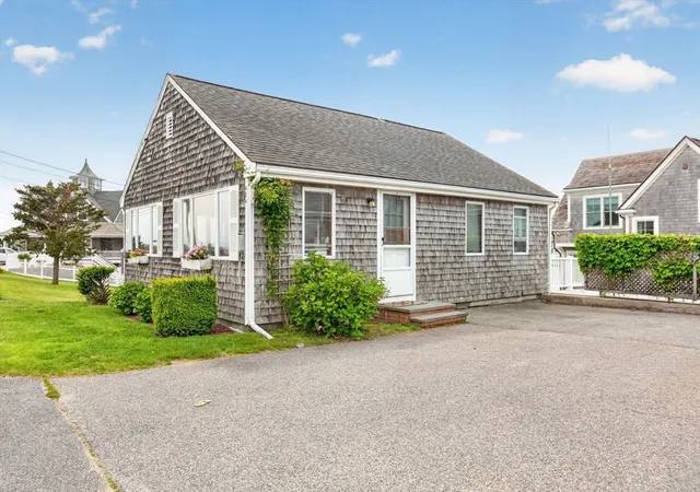 Photo 4 of Single family home for sale at 424/426 Grand Ave, Falmouth, MA 02540 | MLS# 73526463 | Listing updated on 2026-10-10
