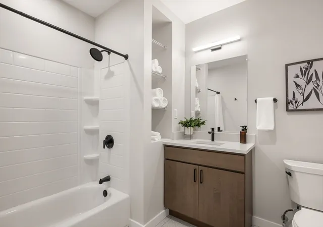 2nd image of 22 Elm St, Worcester, MA 01608