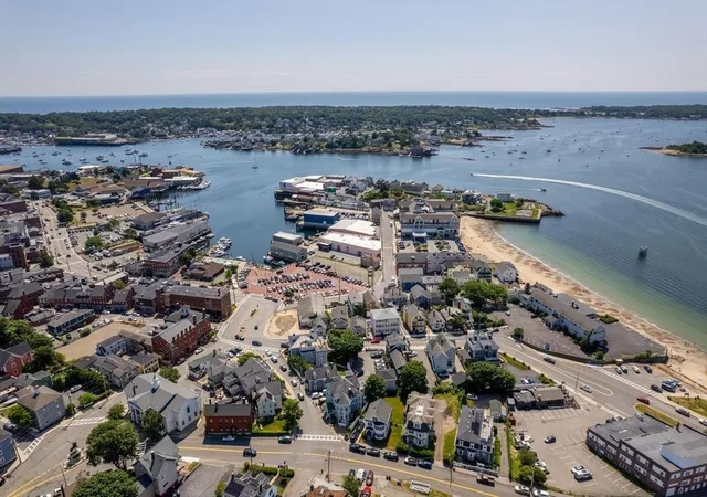 2nd image of 17 Washington St, Gloucester, MA 01930