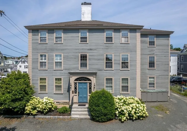 4th image of 17 Washington Street #4, Gloucester, MA 01930 | MLS# 73554209