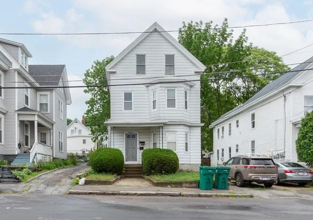3rd image of 21 Myrtle St, Lowell, MA 01850 | MLS# 73541549